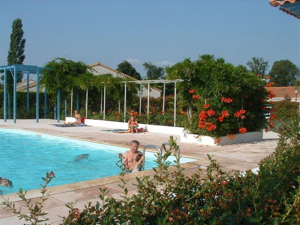 Lagrange Classic Le Clos Des Chenes Hotel Les Mathes Exterior foto