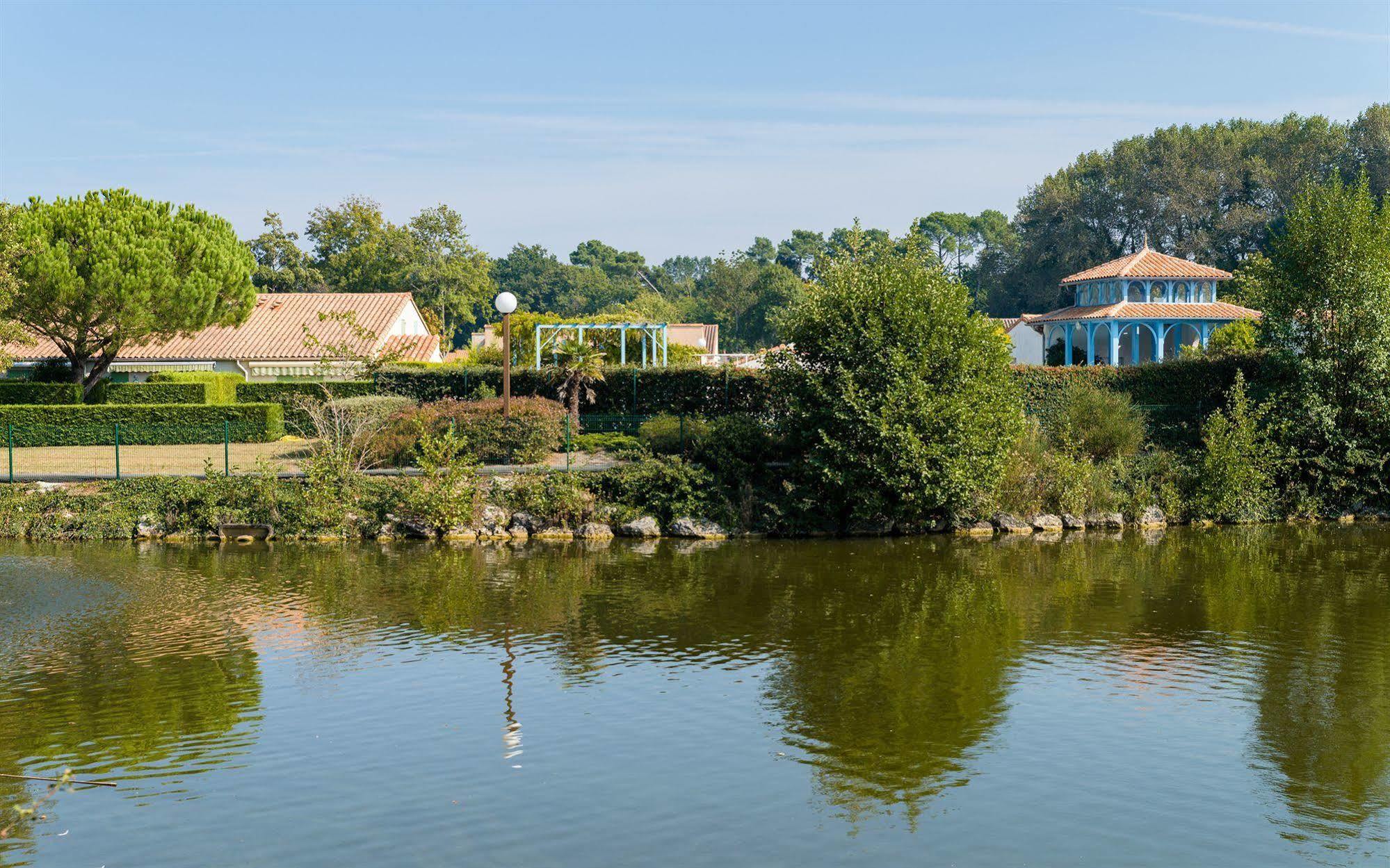 Lagrange Classic Le Clos Des Chenes Hotel Les Mathes Exterior foto